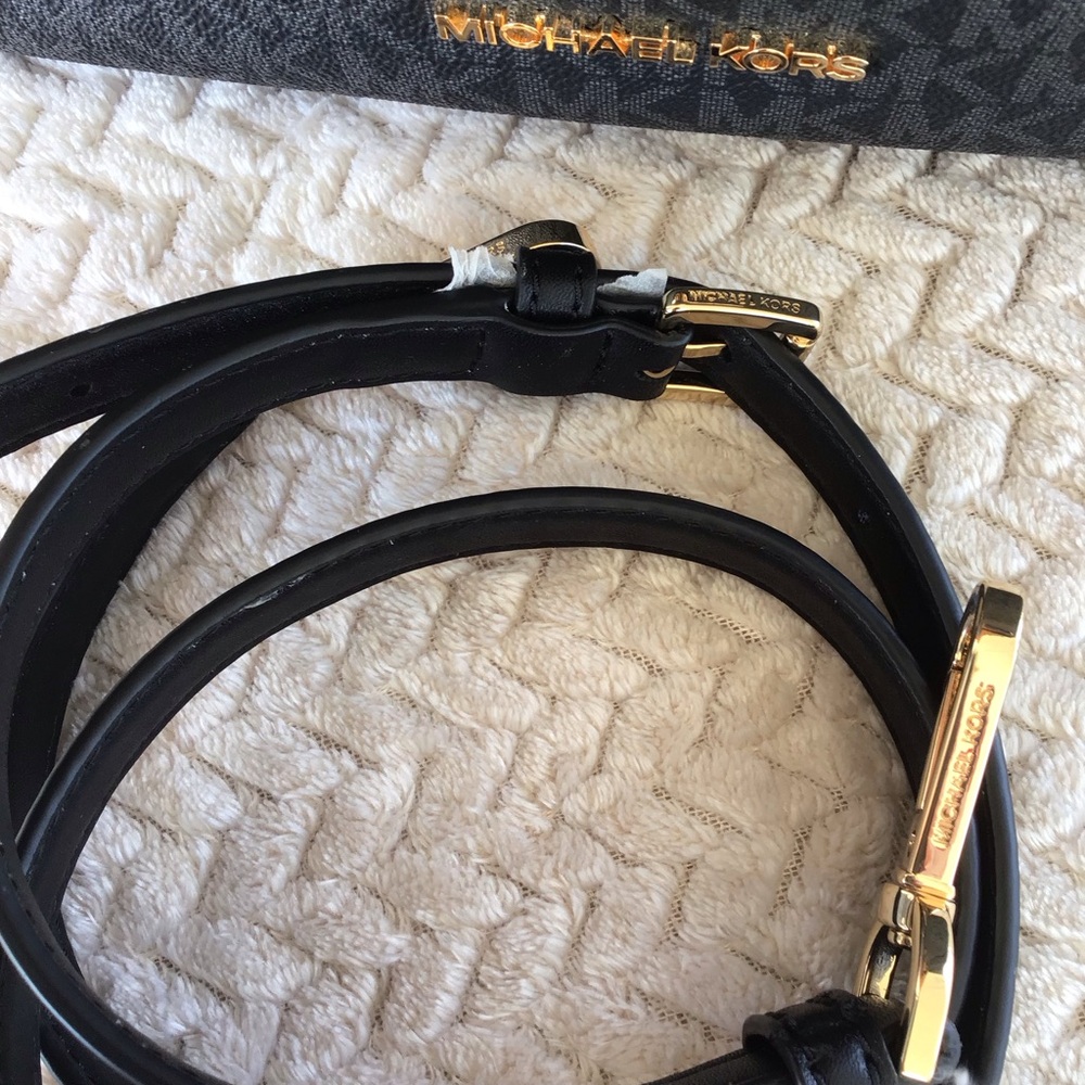 Michael Kors phoebe Lrg logo bucket bag drawstring - Picture 9 of 13